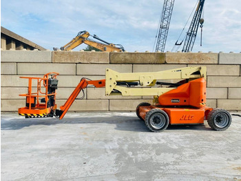 JLG E450AJ Gelenkarmbühne