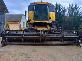 NEW HOLLAND CSX7000 Mähdrescher