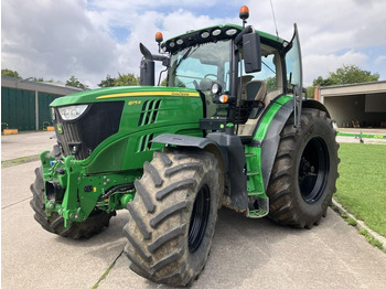 JOHN DEERE 6215R Traktor