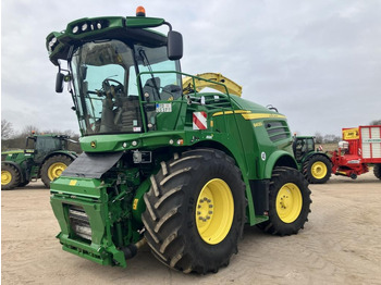 JOHN DEERE 8400 Feldhäcksler