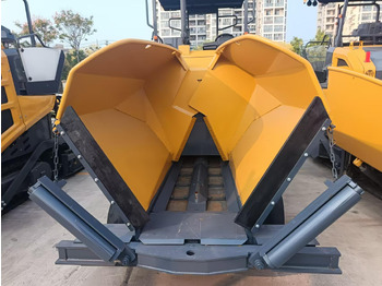 Asphaltfertiger/ Straßenfertiger XCMG Official Road Machinery Used Asphalt Paver RP453L 3.4m  Small Asphalt Paver Price: das Bild 2