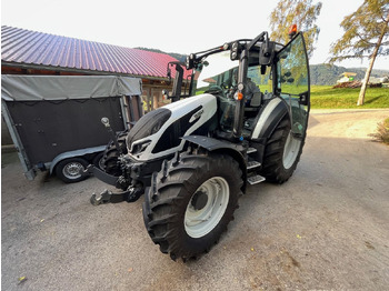 Traktor Valtra G135 VERSU: das Bild 2