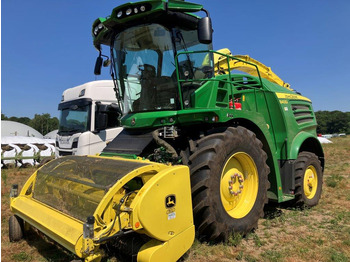 JOHN DEERE 8400 Feldhäcksler