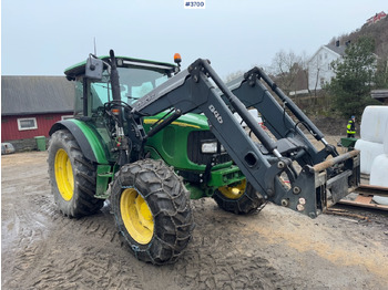 JOHN DEERE 5820 Traktor