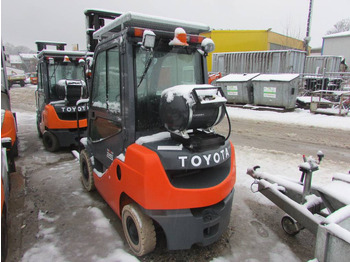 Treibgasstapler Toyota 02-8 FGF 25 Tonero 25 Gas Stapler 8.500 EUR: das Bild 3