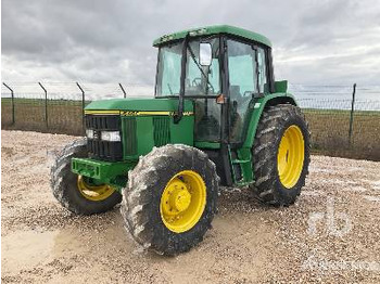 JOHN DEERE 6400 Traktor