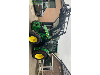 JOHN DEERE 6100M Traktor