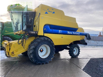 NEW HOLLAND CSX7000 Mähdrescher