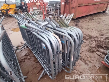 Baugeräte Bundle of Metal Safety Barriers (2 of): das Bild 5