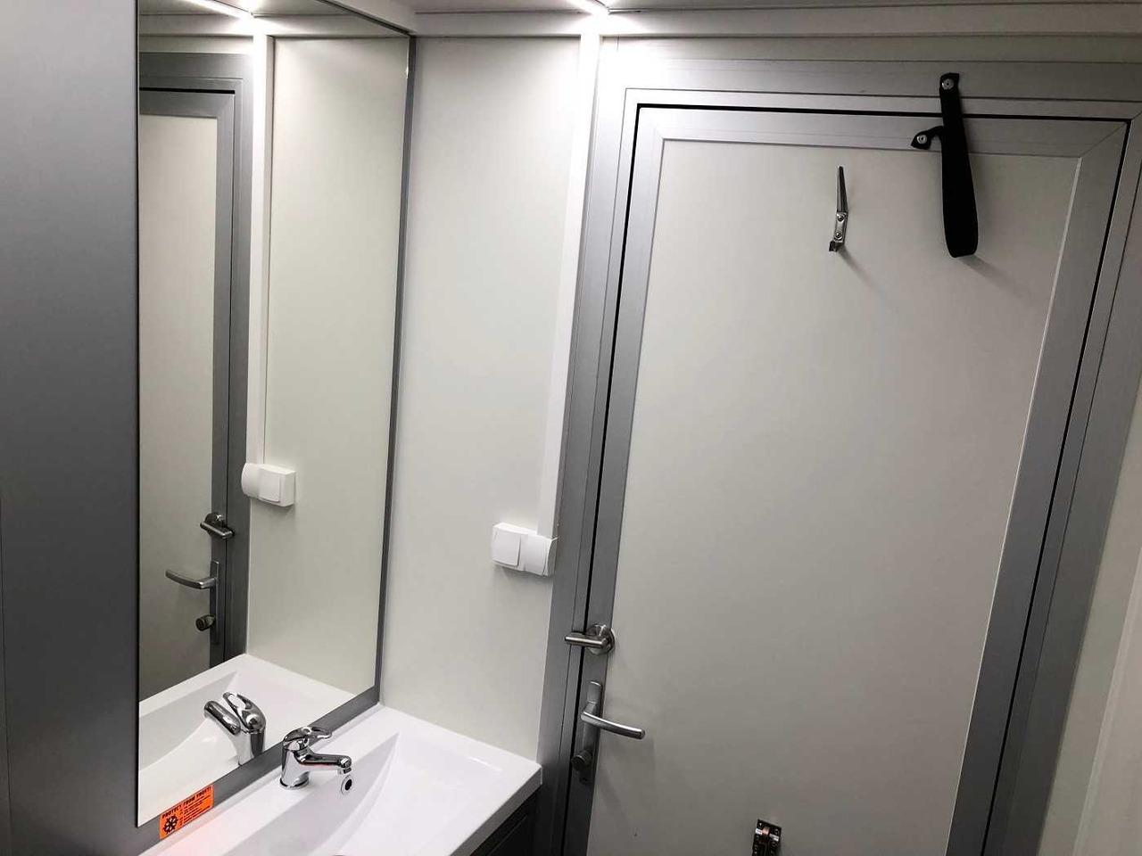 ROSEMEIER VE 1 Damen, 1 Herren, U SILVER Toilettenanhänger – Finanzierungsleasing ROSEMEIER VE 1 Damen, 1 Herren, U SILVER Toilettenanhänger: das Bild 18