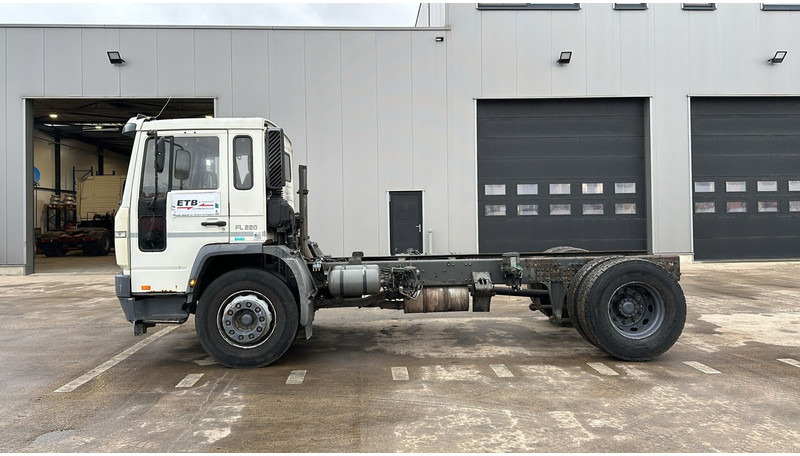 Volvo FL 220 (10 BOLTS / 18 TONS / MANUAL GEARBOX) – Finanzierungsleasing Volvo FL 220 (10 BOLTS / 18 TONS / MANUAL GEARBOX): das Bild 8