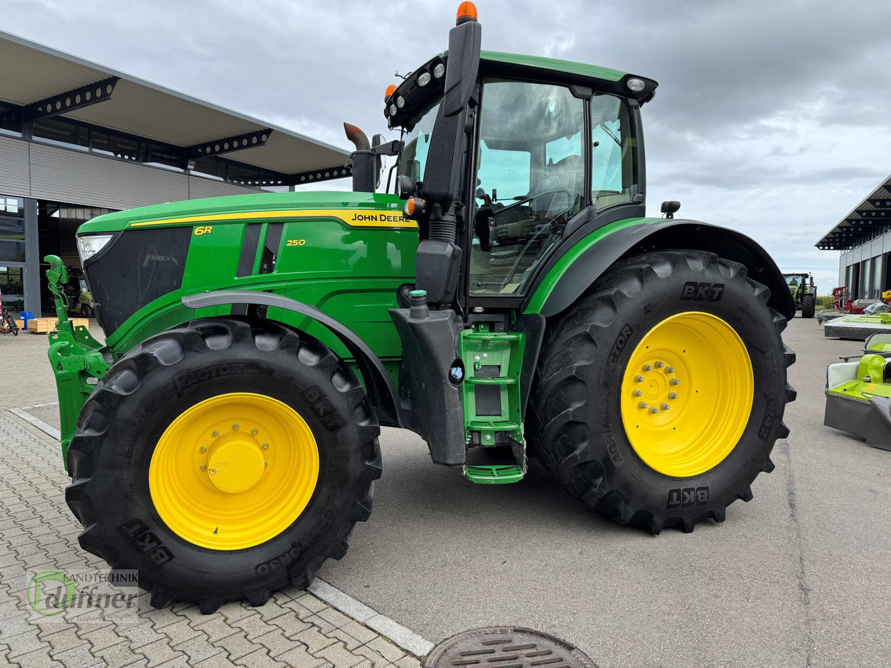 Traktor John Deere 6R 250: das Bild 6