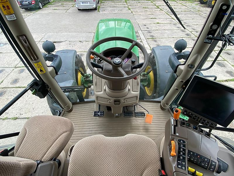 Traktor John Deere 6215R AutoPowr FKH+FZW: das Bild 9