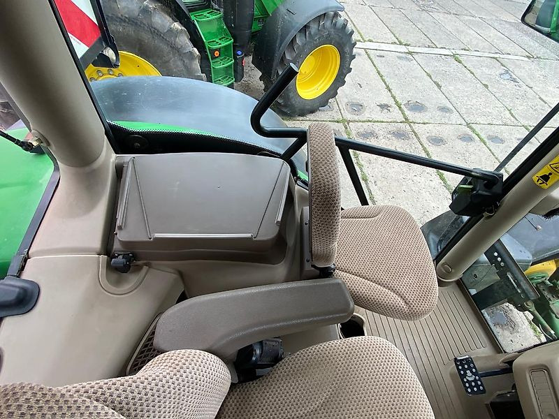 Traktor John Deere 6215R AutoPowr FKH+FZW: das Bild 11