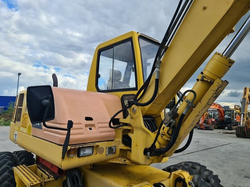 Mobilbagger Komatsu PW110: das Bild 8