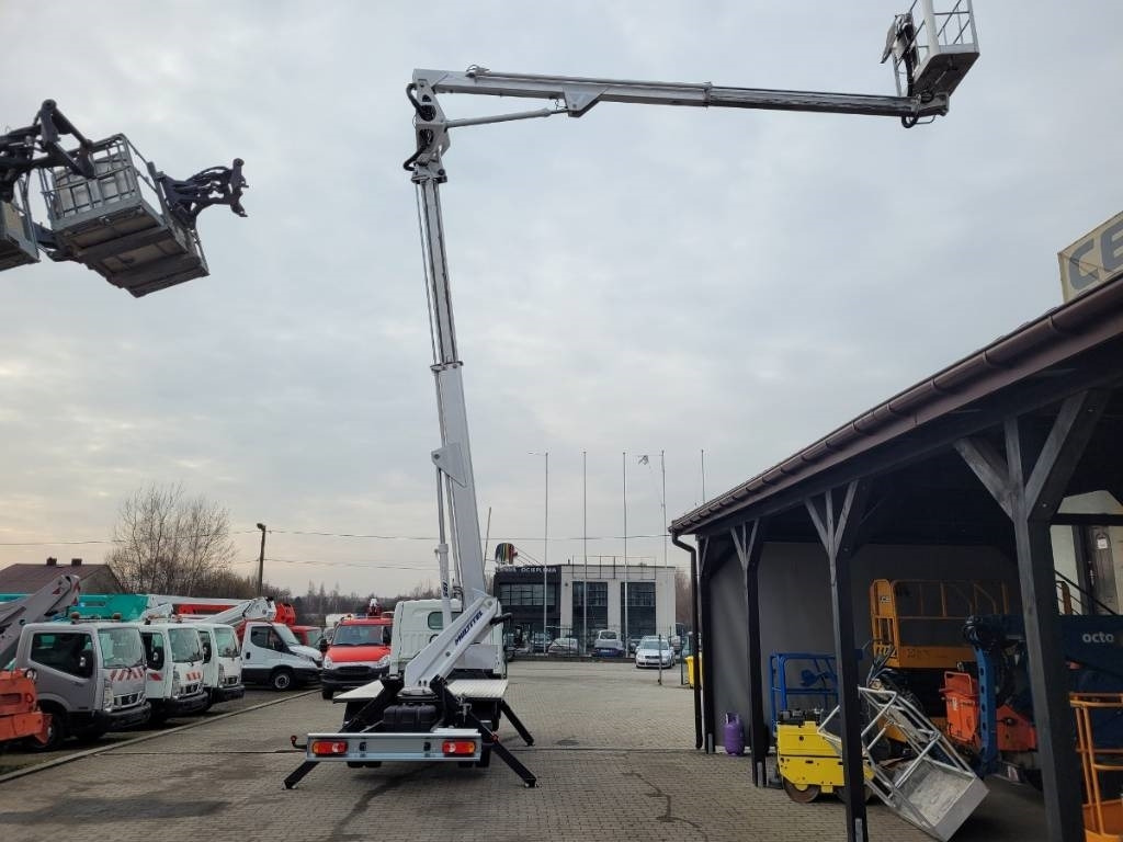 LKW mit Arbeitsbühne Multitel HX195 - 19m Nissan Cabstar - bucket truck: das Bild 12