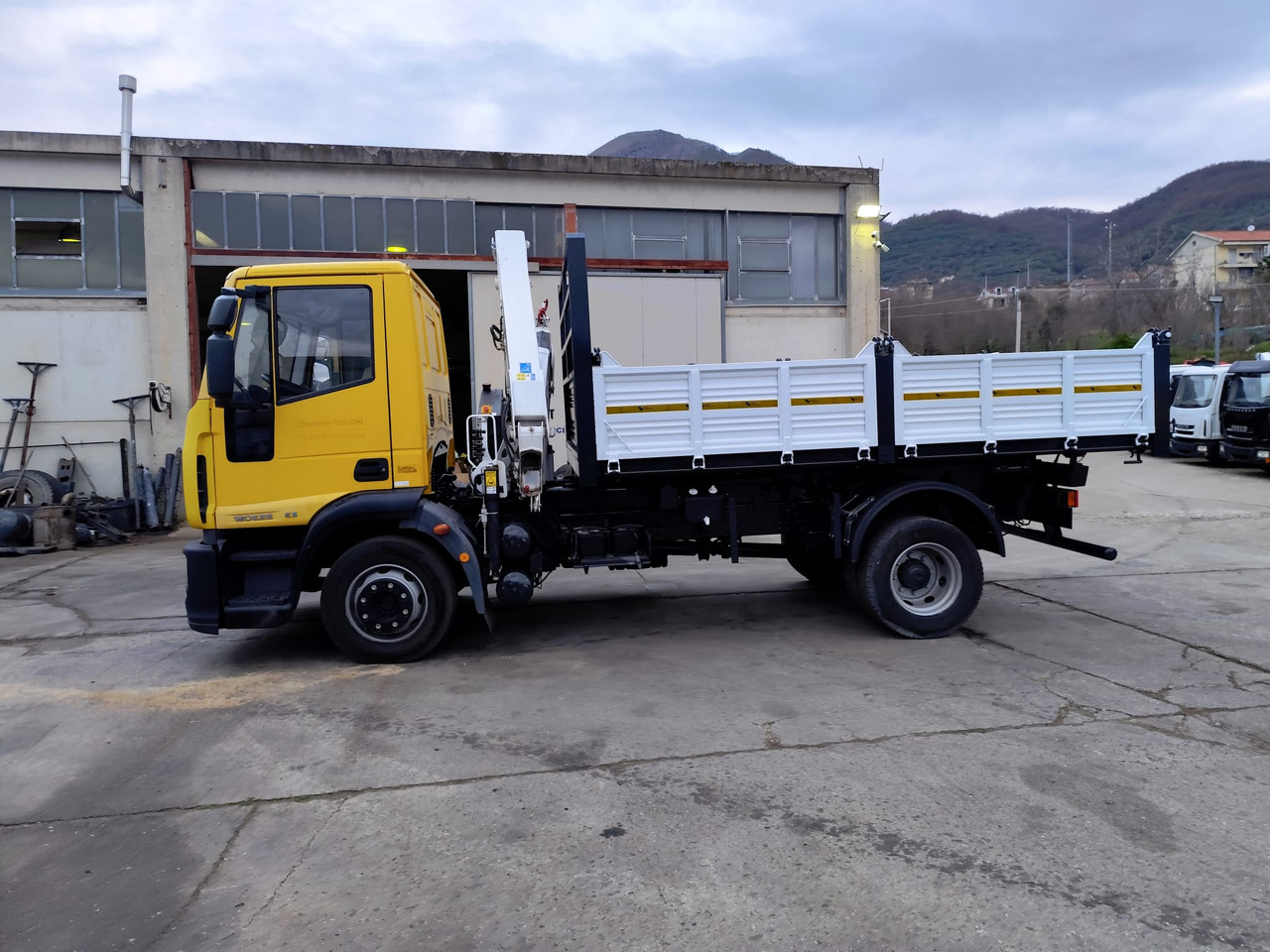 Autokran IVECO EUROCARGO 120E28P: das Bild 33