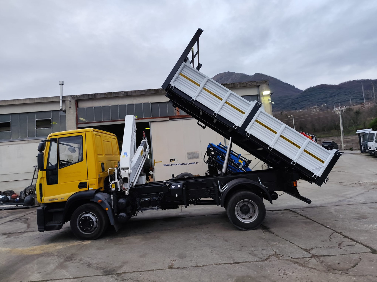 Autokran IVECO EUROCARGO 120E28P: das Bild 16