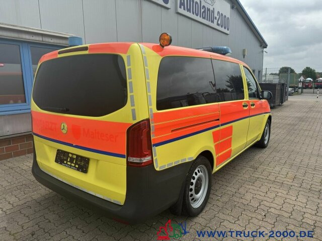 Krankenwagen Mercedes-Benz Vito 116 CDI 4x4 Notarzt Rettung Ambulance: das Bild 9