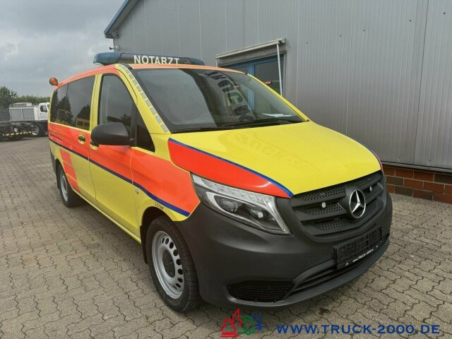 Krankenwagen Mercedes-Benz Vito 116 CDI 4x4 Notarzt Rettung Ambulance: das Bild 10