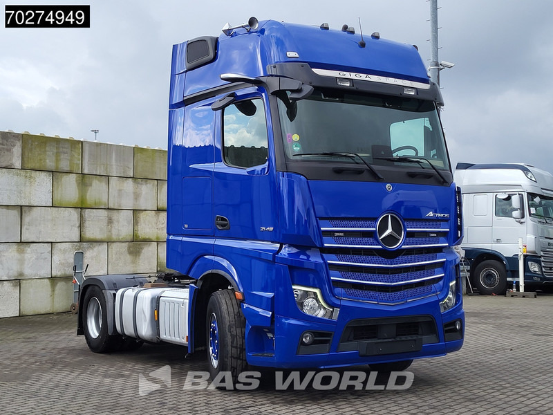 Sattelzugmaschine Mercedes-Benz Actros 2145 4X2 GigaSpace 2x Tanks MirrorCam: das Bild 12