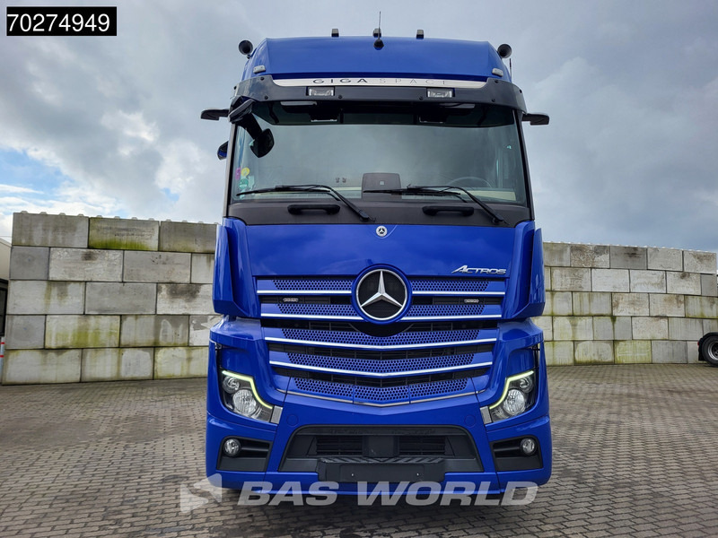 Sattelzugmaschine Mercedes-Benz Actros 2145 4X2 GigaSpace 2x Tanks MirrorCam: das Bild 13