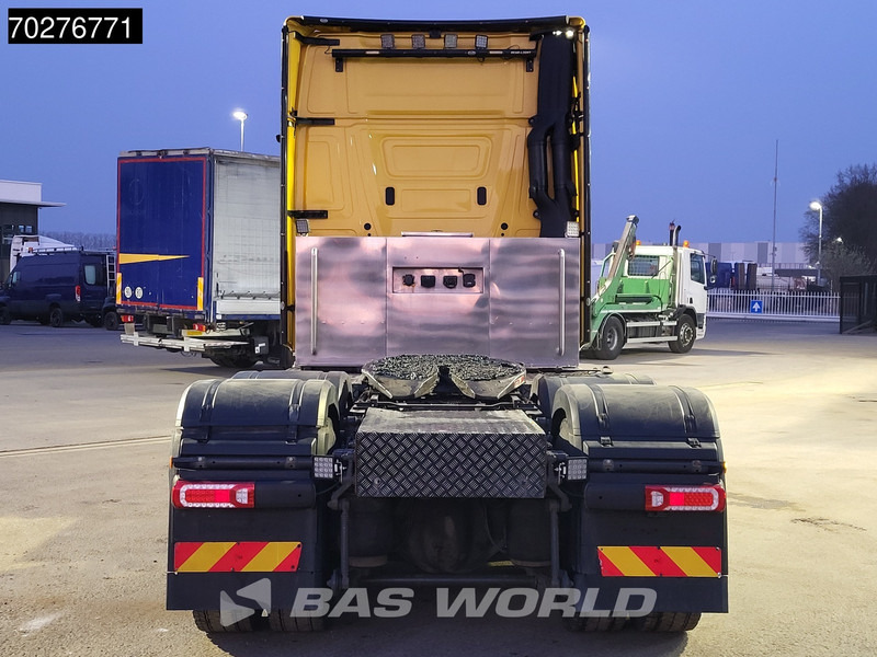 Sattelzugmaschine Mercedes-Benz Actros 3353 Actros 6X4 Big-Axle Mirror cam 2X Tanks Navi Xenon: das Bild 11