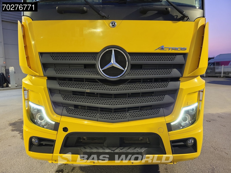 Sattelzugmaschine Mercedes-Benz Actros 3353 Actros 6X4 Big-Axle Mirror cam 2X Tanks Navi Xenon: das Bild 15