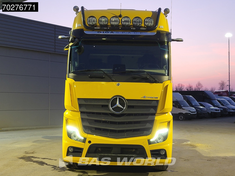 Sattelzugmaschine Mercedes-Benz Actros 3353 Actros 6X4 Big-Axle Mirror cam 2X Tanks Navi Xenon: das Bild 14