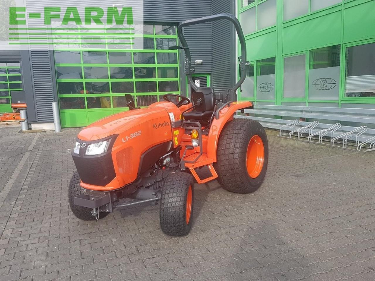 Traktor Kubota l1-382: das Bild 13