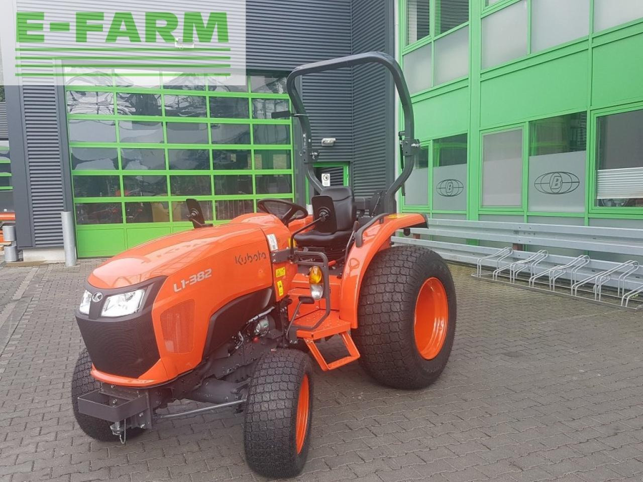 Traktor Kubota l1-382: das Bild 14