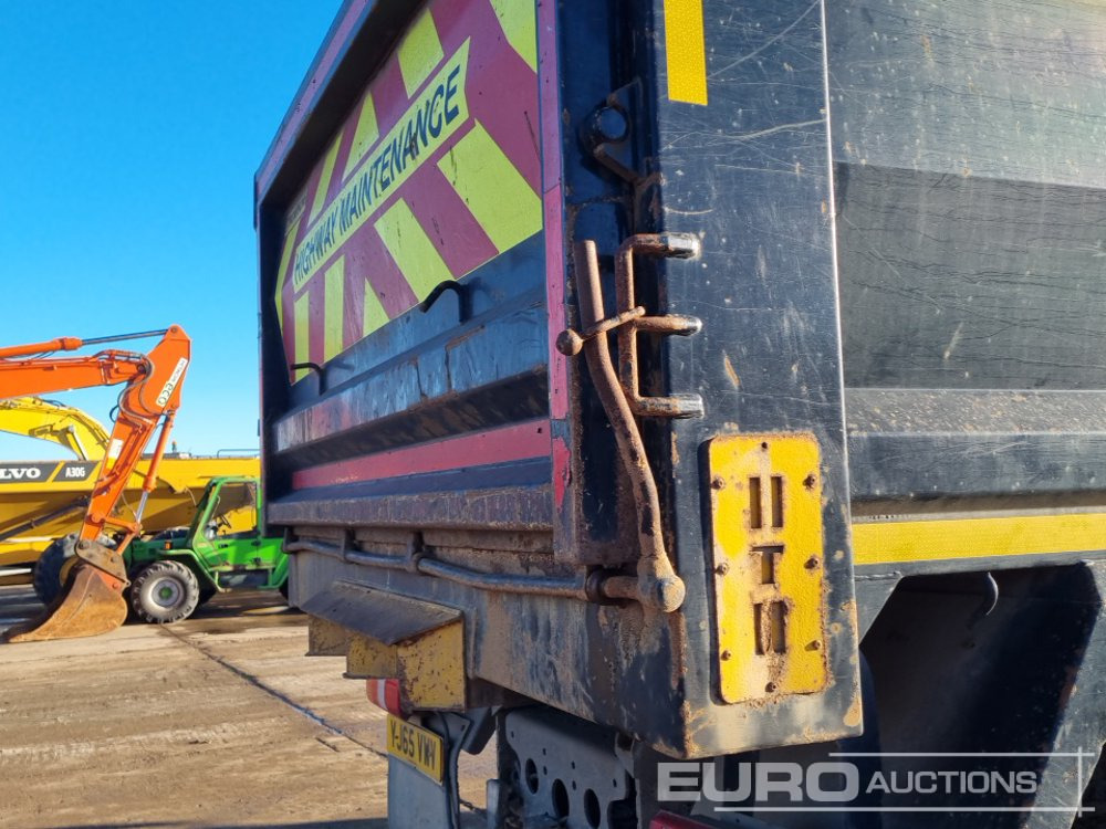 Kipper, Autokran 2015 Mercedes 8x4 Tipper Grab Lorry, Thompsons Body, Palfinger M125 Hydraulic Crane, Hydraulic Rotating Clamshell Bucket, Reverse Camera, A/C, Automatic Gearbox: das Bild 30