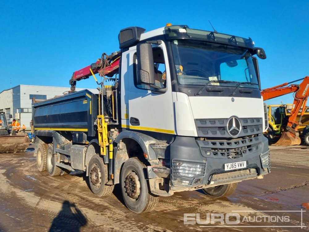 Kipper, Autokran 2015 Mercedes 8x4 Tipper Grab Lorry, Thompsons Body, Palfinger M125 Hydraulic Crane, Hydraulic Rotating Clamshell Bucket, Reverse Camera, A/C, Automatic Gearbox: das Bild 7