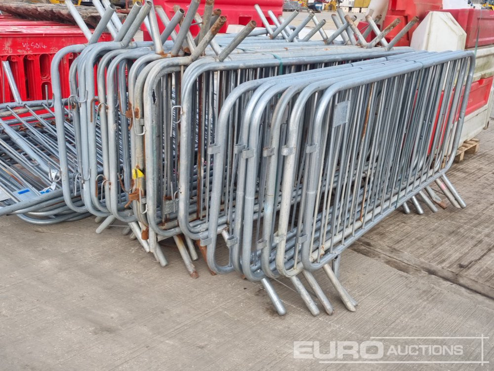 Baugeräte Bundle of Plastic Pedestrian Safety Barrier (5 of), Bundle of Metal Pedestrian Barrier (3 of), Bundle of Water Filled Barrier (3 of), Bundle of Plastic Mats: das Bild 24