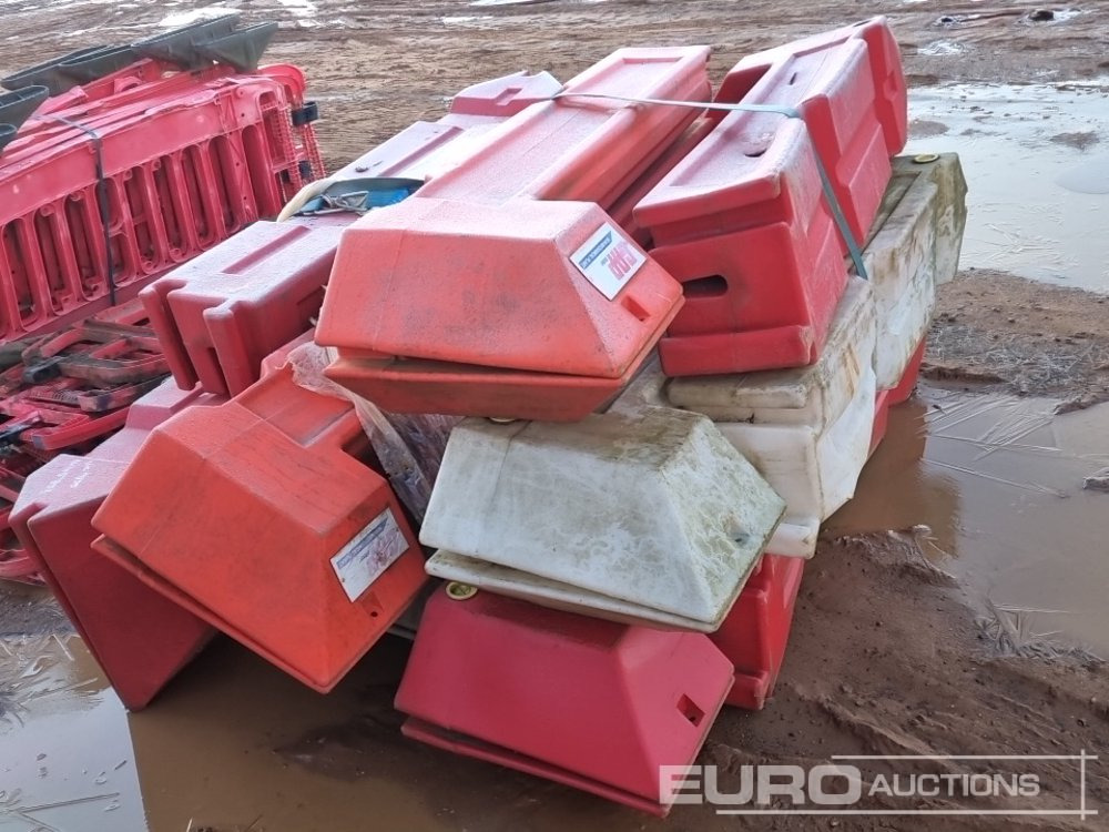 Baugeräte Bundle of Water Filled Barriers (4 of), Bundle of Plastic Barriers (2 of): das Bild 8