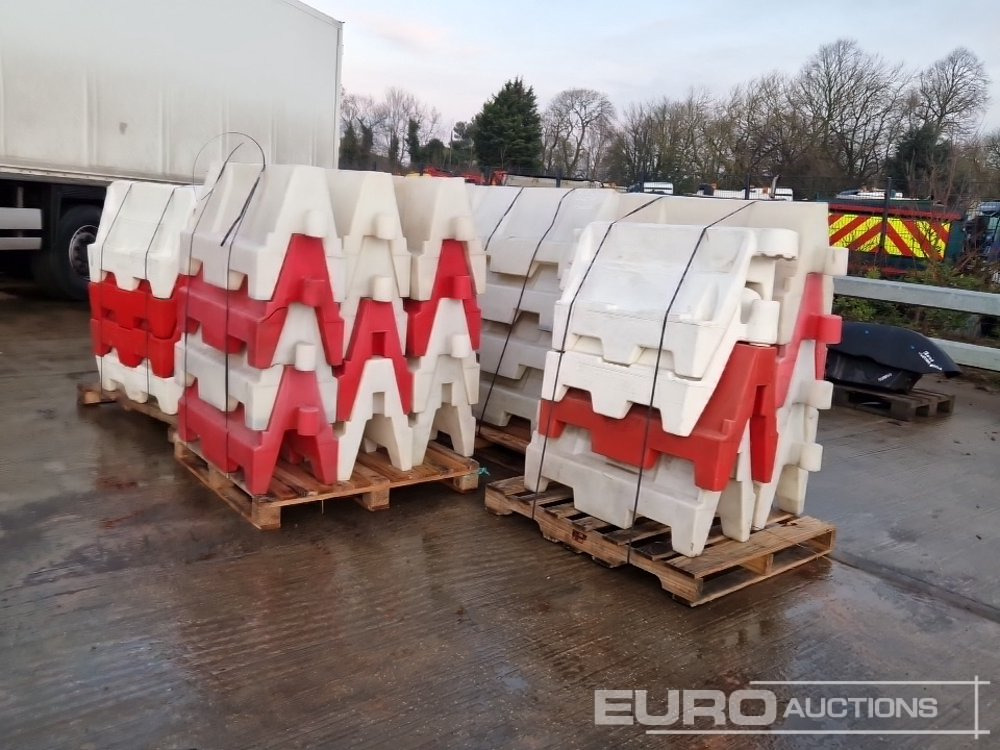 Baugeräte Pallet of Water Filled Barriers (5 of): das Bild 7