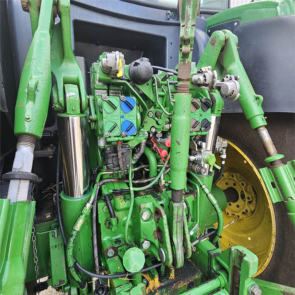 Traktor John Deere 6210 R: das Bild 25