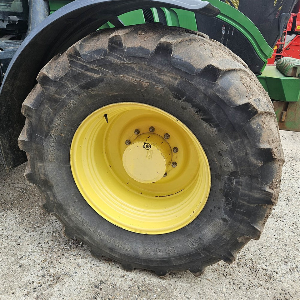 Traktor John Deere 6210 R: das Bild 36