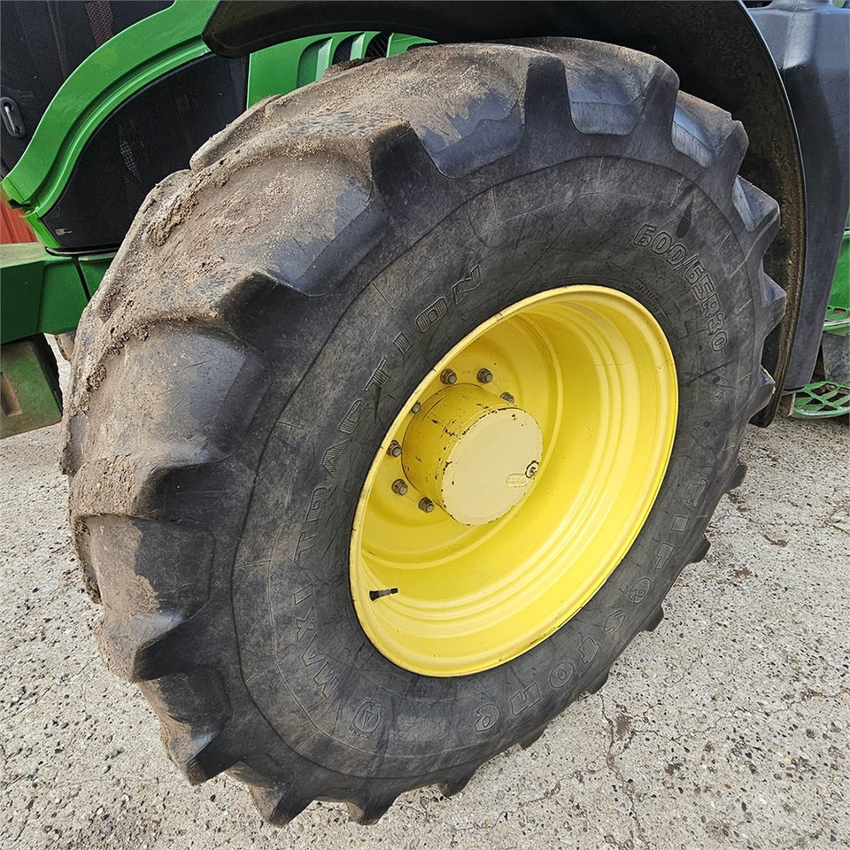 Traktor John Deere 6210 R: das Bild 32