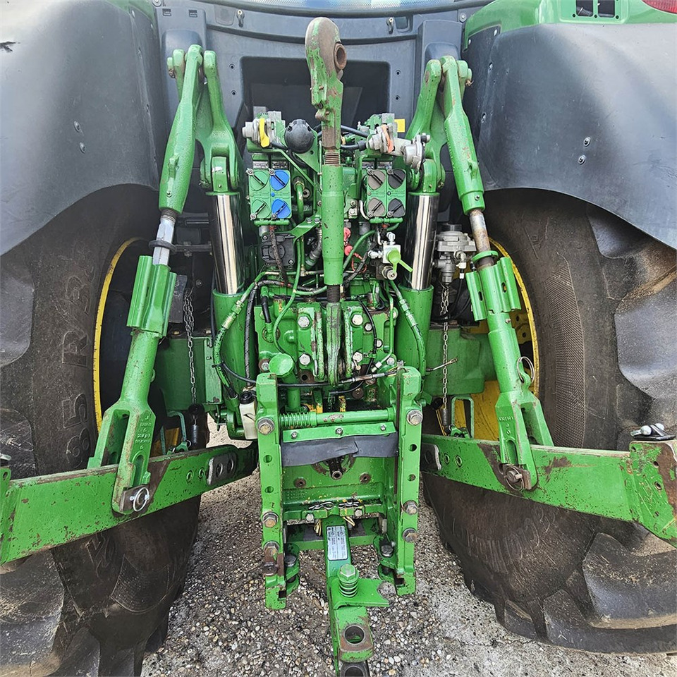 Traktor John Deere 6210 R: das Bild 23