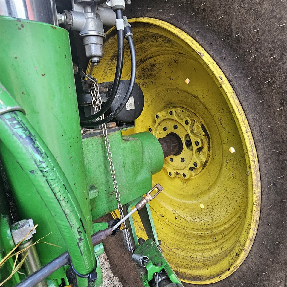 Traktor John Deere 6210 R: das Bild 30